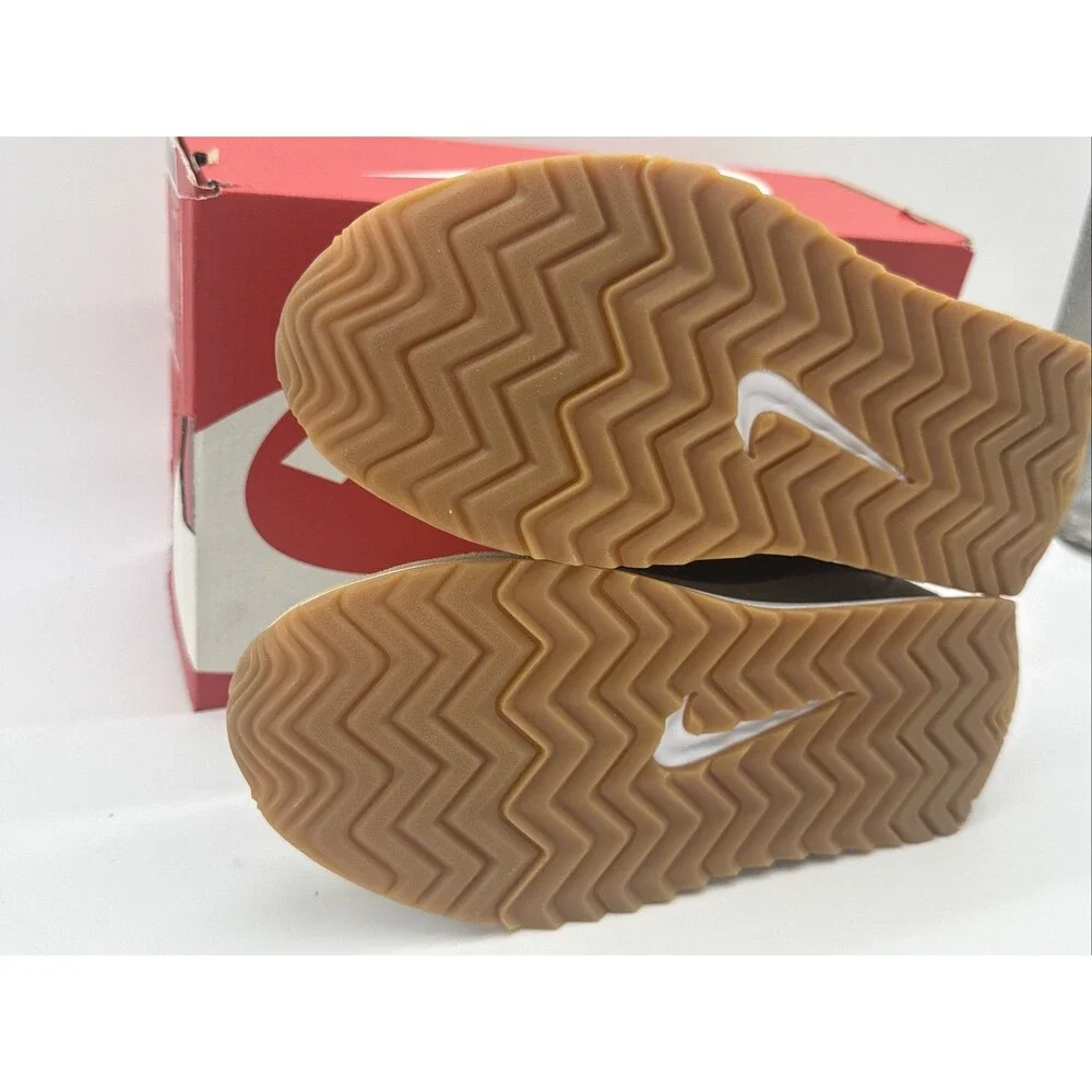 Size 7.5 - Nike Pacific Grain Black Gum W
